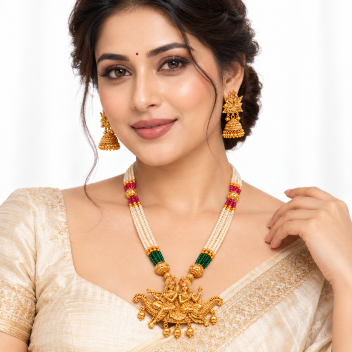 Elegant Indian Temple Jewellery Portrait (1) Elegant Indian Temple Jewellery Portrait (1)