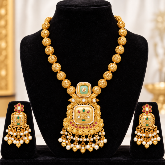 Ornate Gold Filigree Jewellery Set Ornate Gold Filigree Jewellery Set